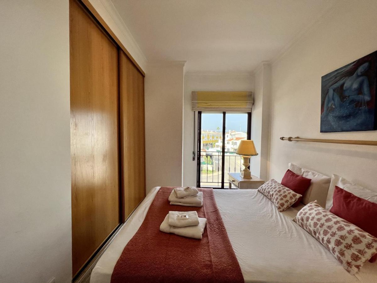 Apartmán Quarteira Elegant With Pool By Homing Exteriér fotografie