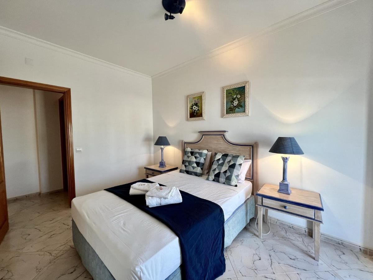 Apartmán Quarteira Elegant With Pool By Homing Exteriér fotografie