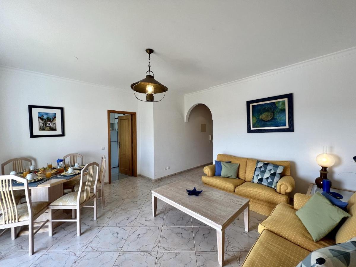Apartmán Quarteira Elegant With Pool By Homing Exteriér fotografie